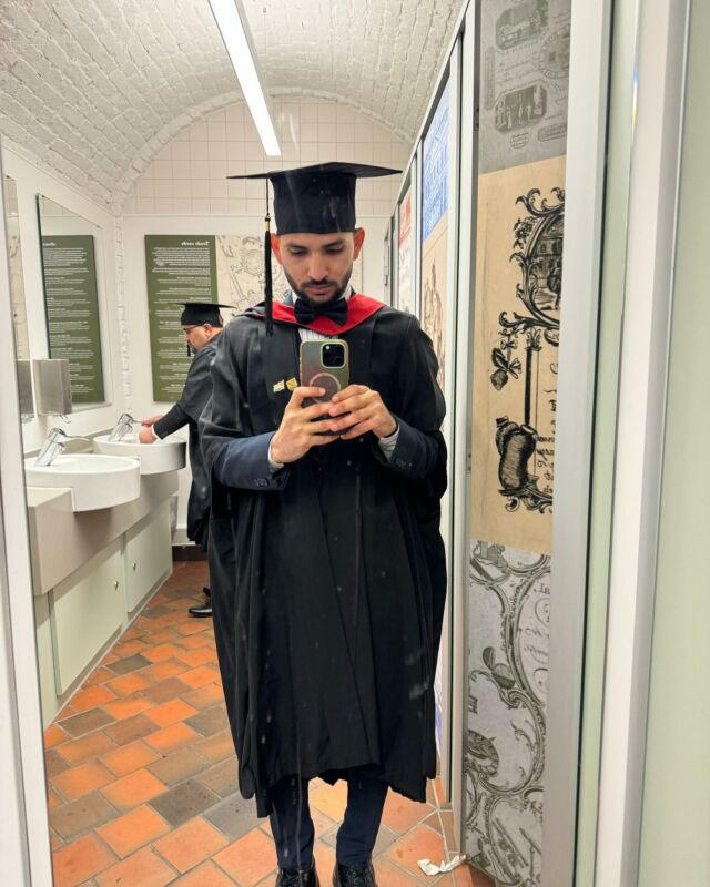 We love when UWS London campus alumni share their photos with us 🎓 

From graduation snaps to TEG club throwbacks, we love seeing our students thrive. 🇬🇧🌆

Don’t hesitate to send us your photos, whether you’ve just arrived to London, currently studying, or graduated. 🙏🏼

📸 : @mr_beetu